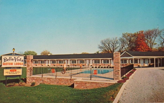 Motel Bear Lake (Bella Vista Lodge, Bella Vista Motor Lodge) - Vintage Postcard
